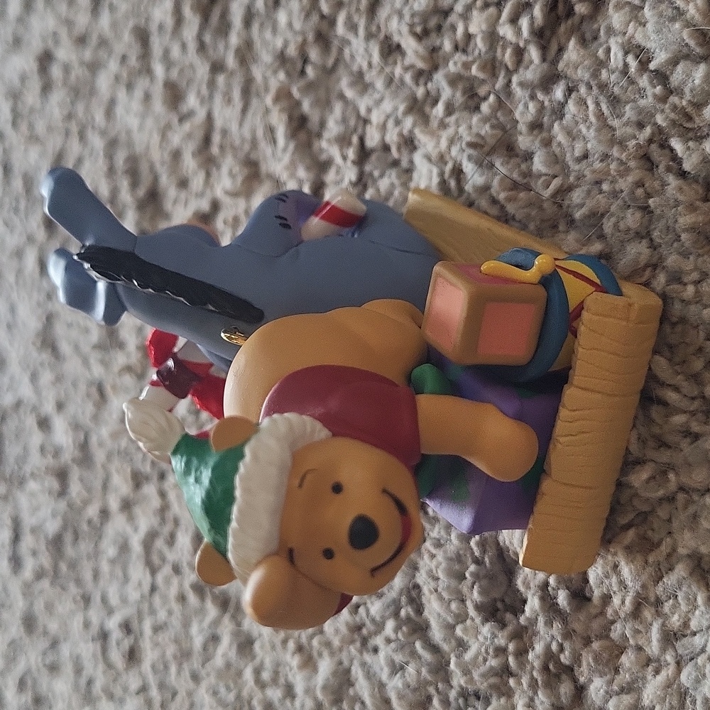 Vintage Hallmark Keepsake Ornament: Presents From Pooh - Picture 6 of 10